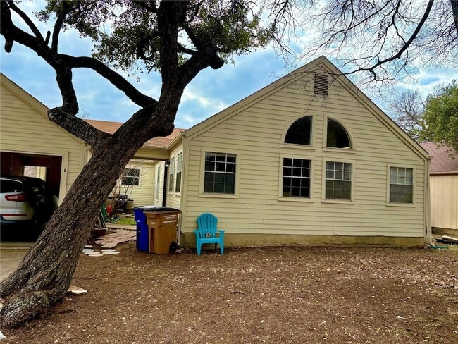 property at 8811 Pineridge Dr