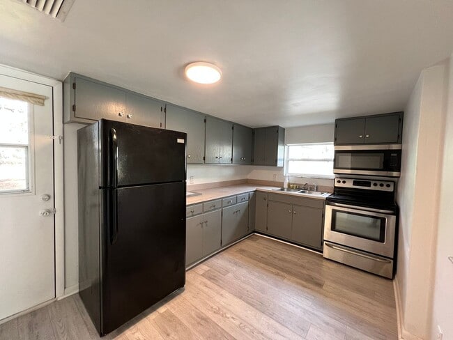 107 Oakland Dr in DeLand, FL - Building Photo - Building Photo