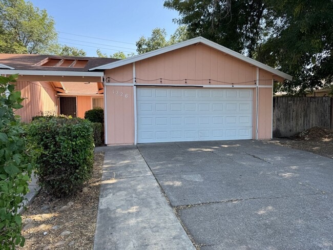 1226 Princess Dr