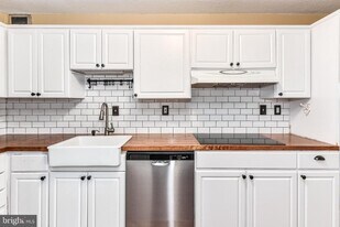 307 Yoakum Pkwy in Alexandria, VA - Building Photo