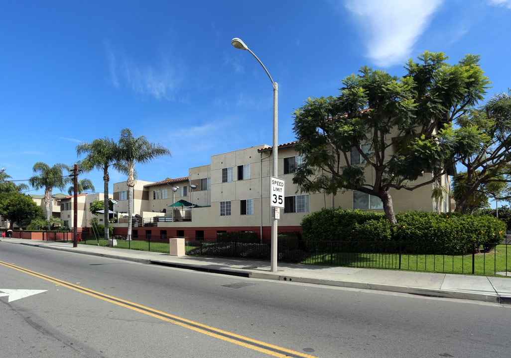 Emerald Terrace Apartments 2 in Santa Ana, CA - Building Photo