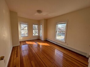 7 Locke St, Unit 1 in Cambridge, MA - Building Photo - Building Photo