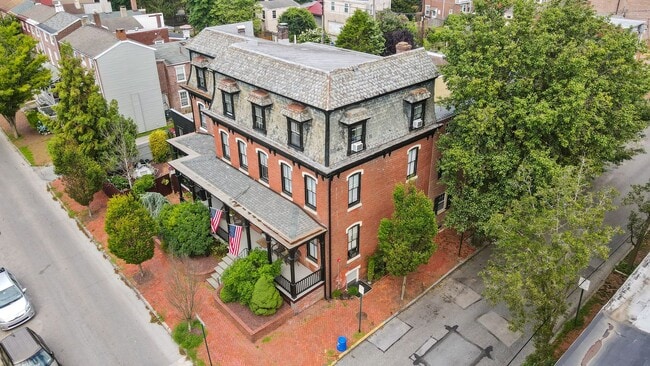 201 W Barnard St in West Chester, PA - Foto de edificio - Building Photo