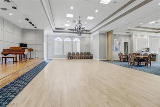 5 High Point Cir W, Unit 203 in Naples, FL - Building Photo - Building Photo