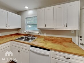 512 E University Ave in Waxahachie, TX - Building Photo - Building Photo