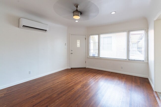 2104 E Florida St, Unit 10 in Long Beach, CA - Building Photo - Building Photo