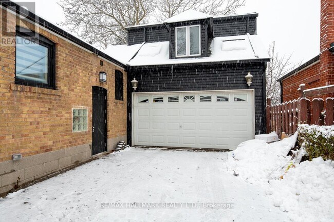 property at 10 Flagstaff Rd