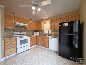 8844 Treyburn Dr in Charlotte, NC - Building Photo - Building Photo