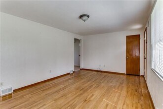 114 Neilson Dr in Clairton, PA - Building Photo - Building Photo