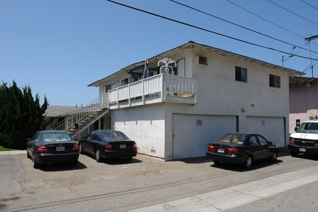 7571 Amazon Dr in Huntington Beach, CA - Building Photo - Building Photo