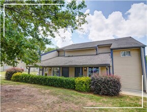 1305 Hunter Oaks Ln in Charlotte, NC - Building Photo - Building Photo