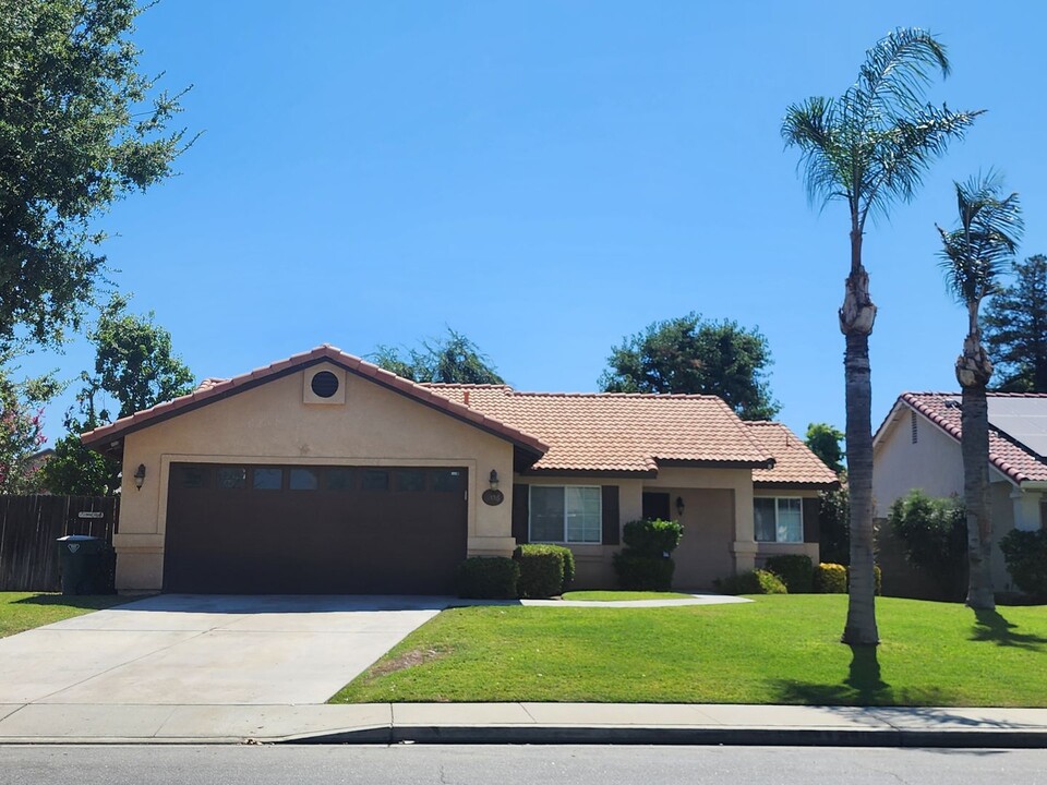 906 Mondavi Way in Bakersfield, CA - Building Photo