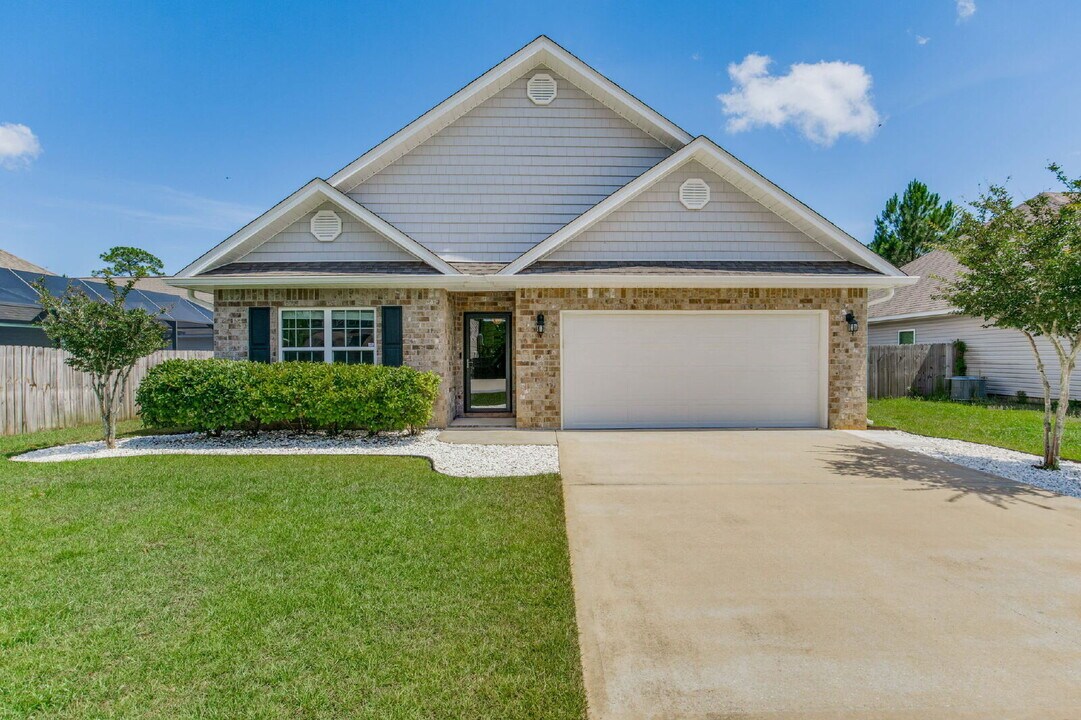 8605 Bucklebury Dr in Pensacola, FL - Building Photo