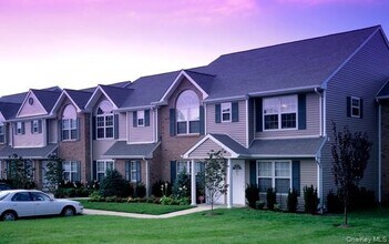 89 Horizon View Dr in Farmingville, NY - Building Photo - Building Photo