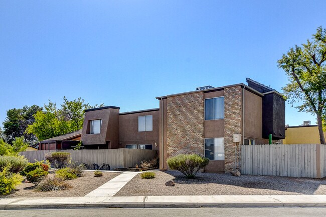 1544 Hialeah Dr in Las Vegas, NV - Building Photo - Building Photo