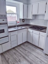 24213 Braddock Ave, Unit 3 in Bellerose, NY - Building Photo