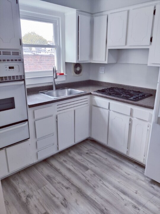 24213 Braddock Ave, Unit 3 in Bellerose, NY - Building Photo