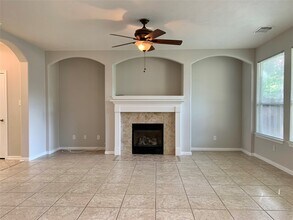 11 Baccara Pl in Conroe, TX - Building Photo - Building Photo