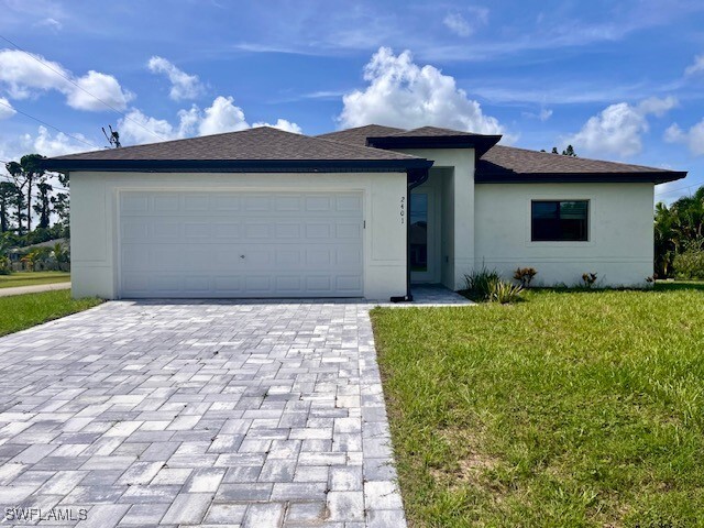 2401 Atlantic Cir in Lehigh Acres, FL - Building Photo