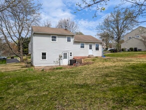 1583 Yeakel Way in Lansdale, PA - Foto de edificio - Building Photo