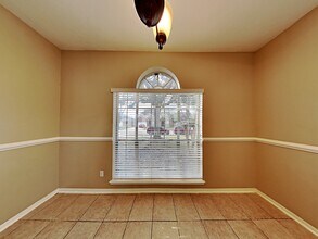 2903 Linda Dr in Pearland, TX - Foto de edificio - Building Photo