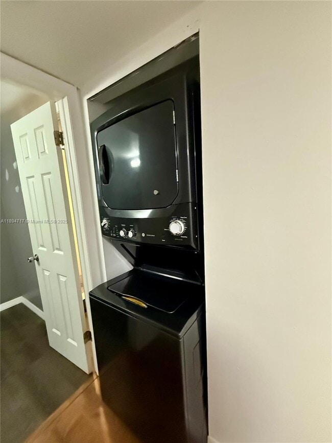 8101 Byron Ave in Miami Beach, FL - Building Photo - Building Photo