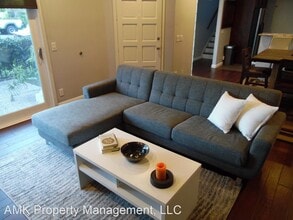 1079 Sapphire St in San Diego, CA - Building Photo - Building Photo