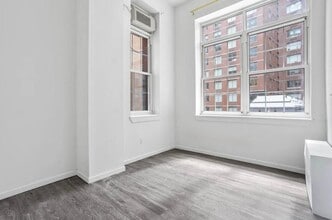 77 Fulton St, Unit 4D in New York, NY - Foto de edificio - Building Photo