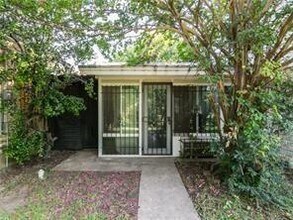 1240 S Marlborough Ave in Dallas, TX - Building Photo - Building Photo