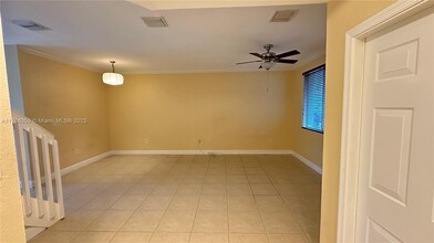 6543 Hidden Cove Dr in Davie, FL - Foto de edificio - Building Photo