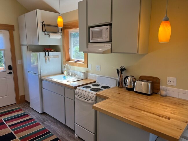 5109 NE Mason St, Unit Beautiful ADU for rent in Portland, OR - Foto de edificio - Building Photo