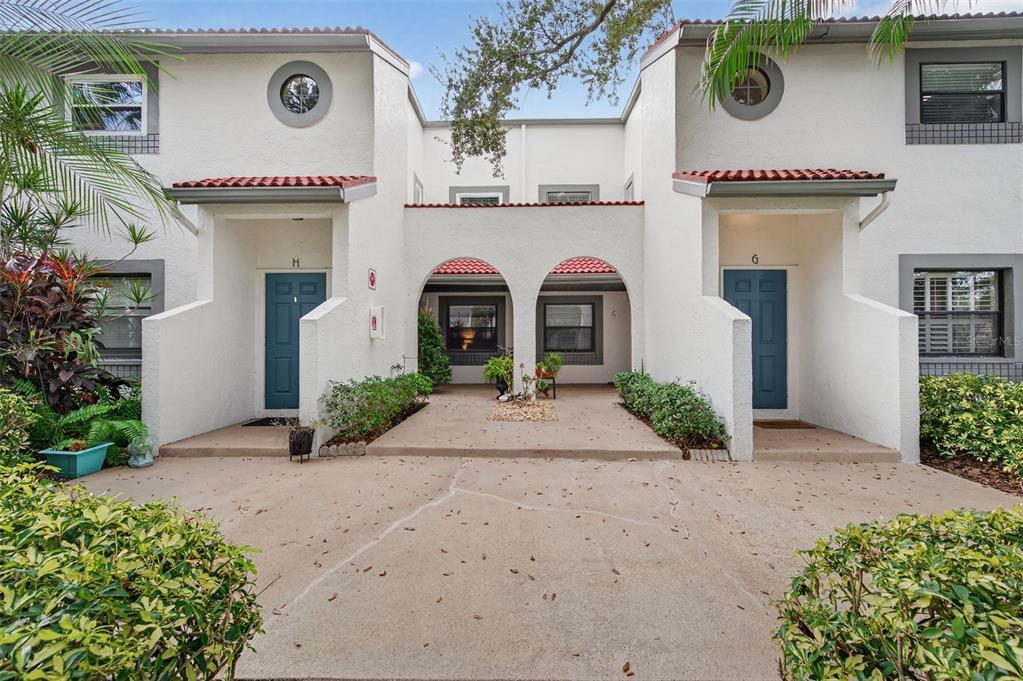 484 Santa Cruz Pl NE in St. Petersburg, FL - Building Photo