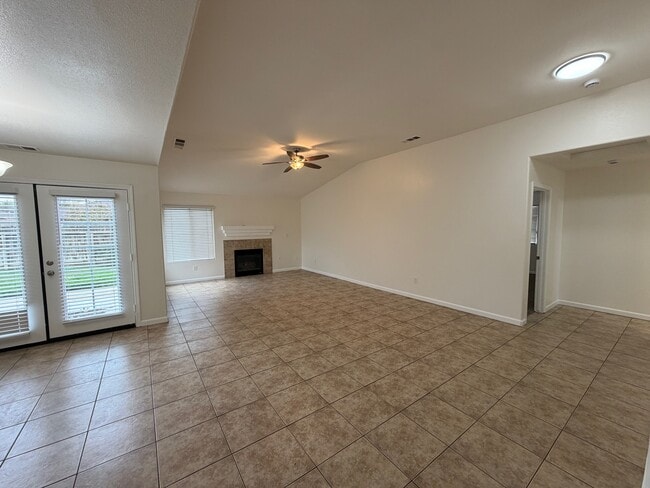 4400 Oldcastle Ave in Bakersfield, CA - Building Photo - Building Photo