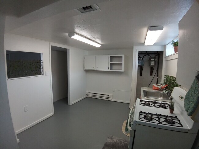 915 1st St in Baltimore, MD - Building Photo - Building Photo