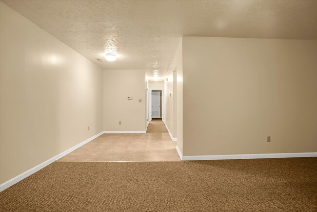 Blackhawk Commons Apartments in Beaver Falls, PA - Foto de edificio - Building Photo