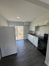 422 W Mahoney Dr in Derby, KS - Building Photo - Building Photo