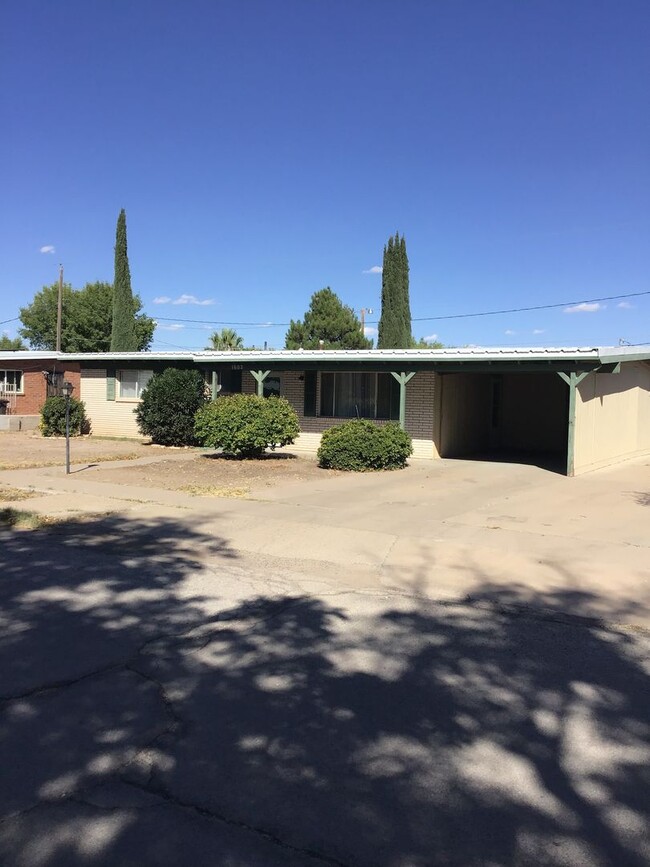 1603 S Emerson Dr in Deming, NM - Building Photo - Building Photo