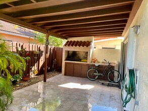 5773 NW 99th Ave in Doral, FL - Building Photo - Building Photo