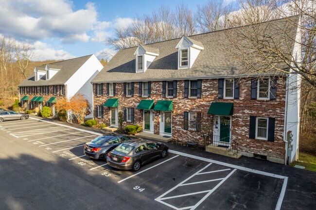 Indian Rock Townhouse Condominiums in Hudson, MA - Foto de edificio - Building Photo