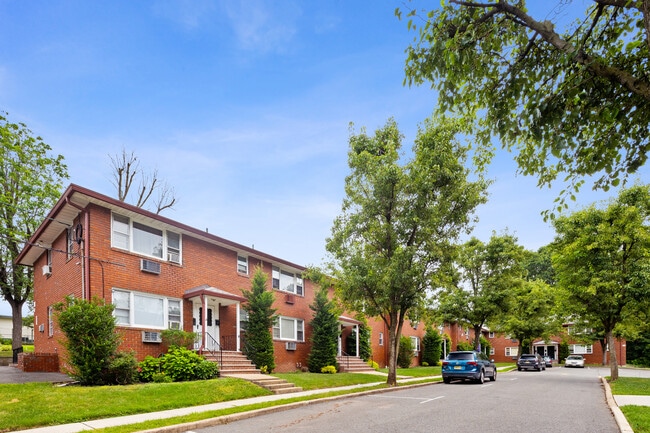 Woodside Apartments in Edison, NJ - Foto de edificio - Building Photo