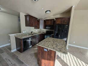 909 S Main St, Unit L in Layton, UT - Building Photo - Building Photo