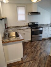 908 15th St, Unit 4 in Bremerton, WA - Foto de edificio - Building Photo