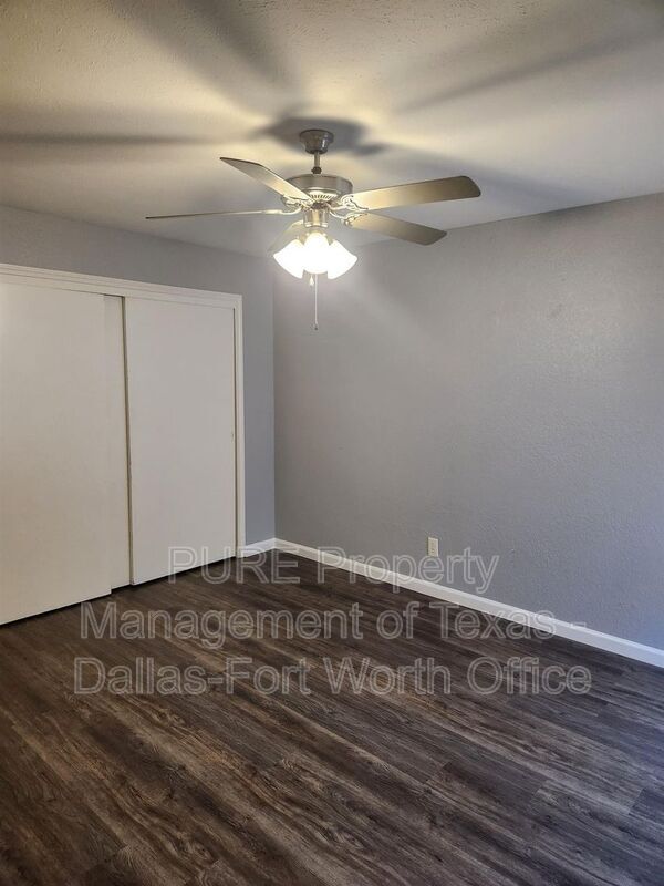 property at 806 Castleglen Dr