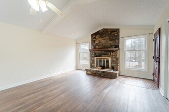 70 Laguna Way in Hot Springs, AR - Building Photo - Building Photo