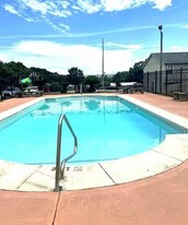 130 Commons Dr in Enterprise, AL - Building Photo