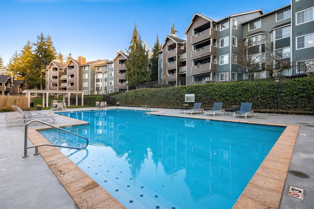 Overlook at Lakemont in Bellevue, WA - Foto de edificio