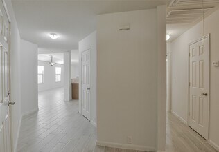 2825 Woodspring Forest Dr in Houston, TX - Building Photo - Building Photo