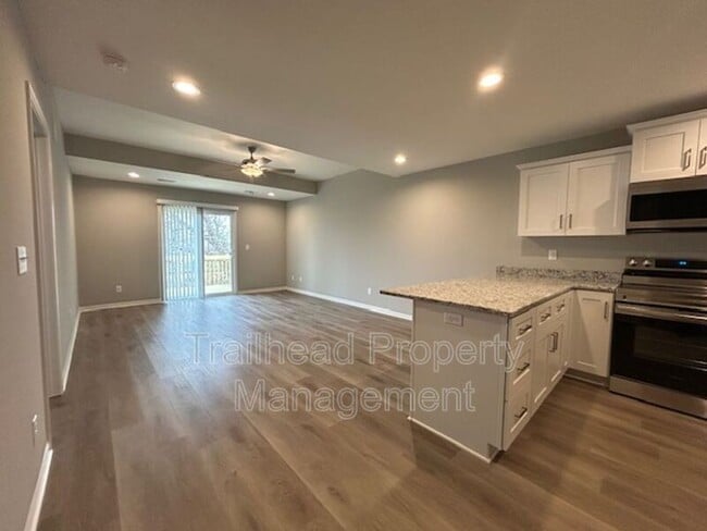 640 Fall Mdw Ln in Belton, MO - Building Photo - Building Photo