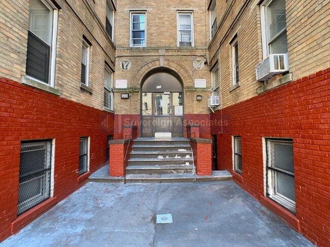 600 W 196th St, Unit 4 in New York, NY - Building Photo - Building Photo