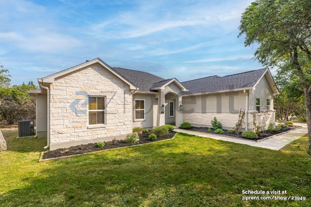 846 Rayner Ranch Blvd in Spring Branch, TX - Building Photo